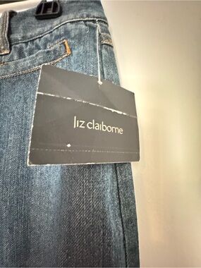 Liz Claiborne Classic Blue Denim Skirt with Tag
Size 14.. 34” long
